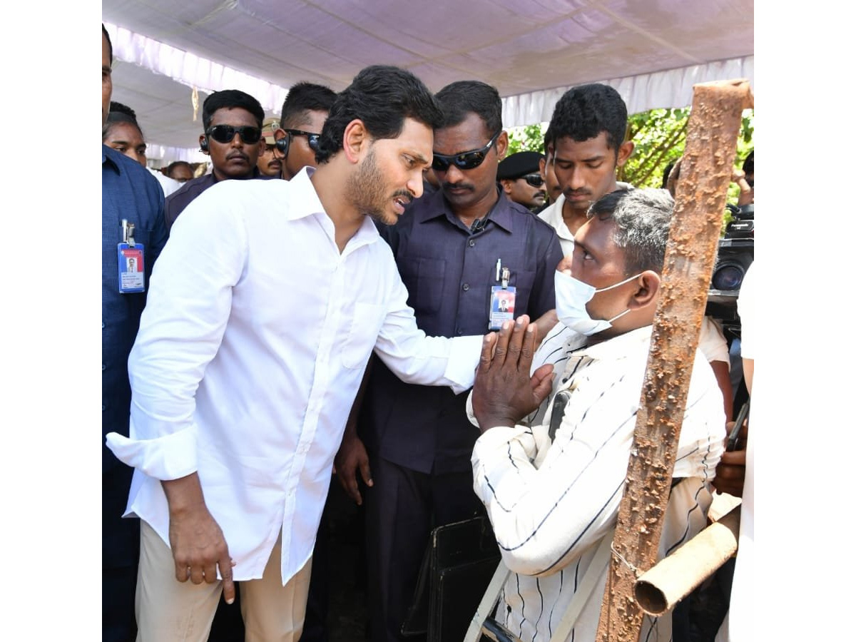 CM YS Jagan Tours Flood hit Villages Day 2 Photo Gallery - Sakshi49