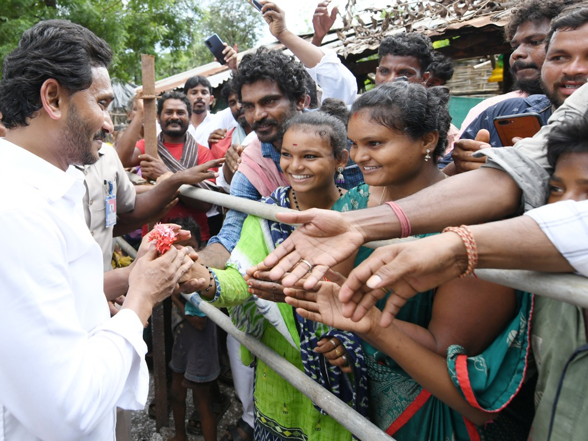 CM YS Jagan Tours Flood hit Villages Day 2 Photo Gallery - Sakshi54