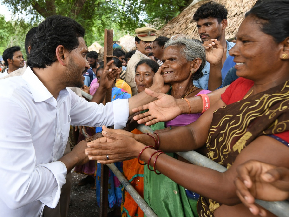 CM YS Jagan Tours Flood hit Villages Day 2 Photo Gallery - Sakshi56