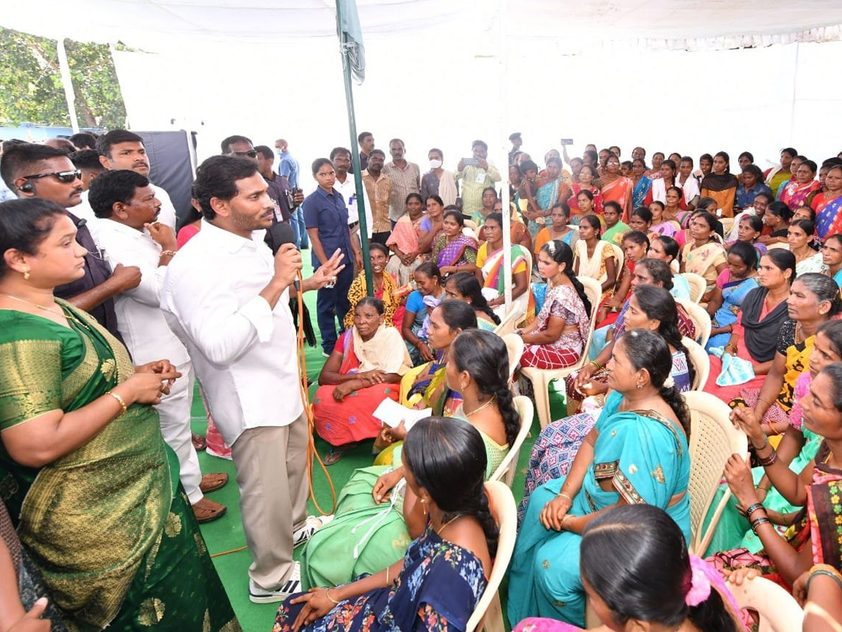 CM YS Jagan Tours Flood hit Villages Day 2 Photo Gallery - Sakshi7