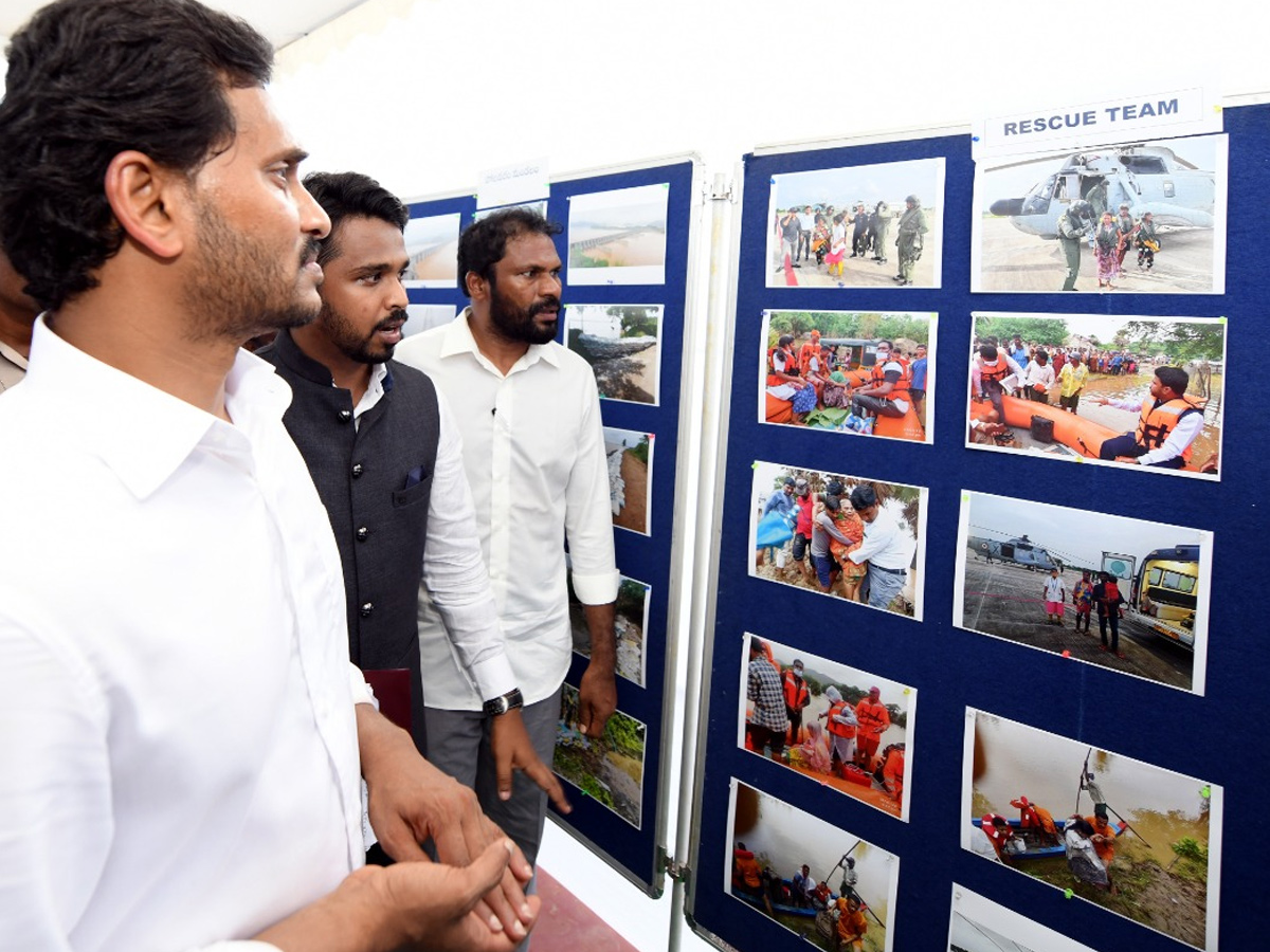 CM YS Jagan Tours Flood hit Villages Day 2 Photo Gallery - Sakshi59