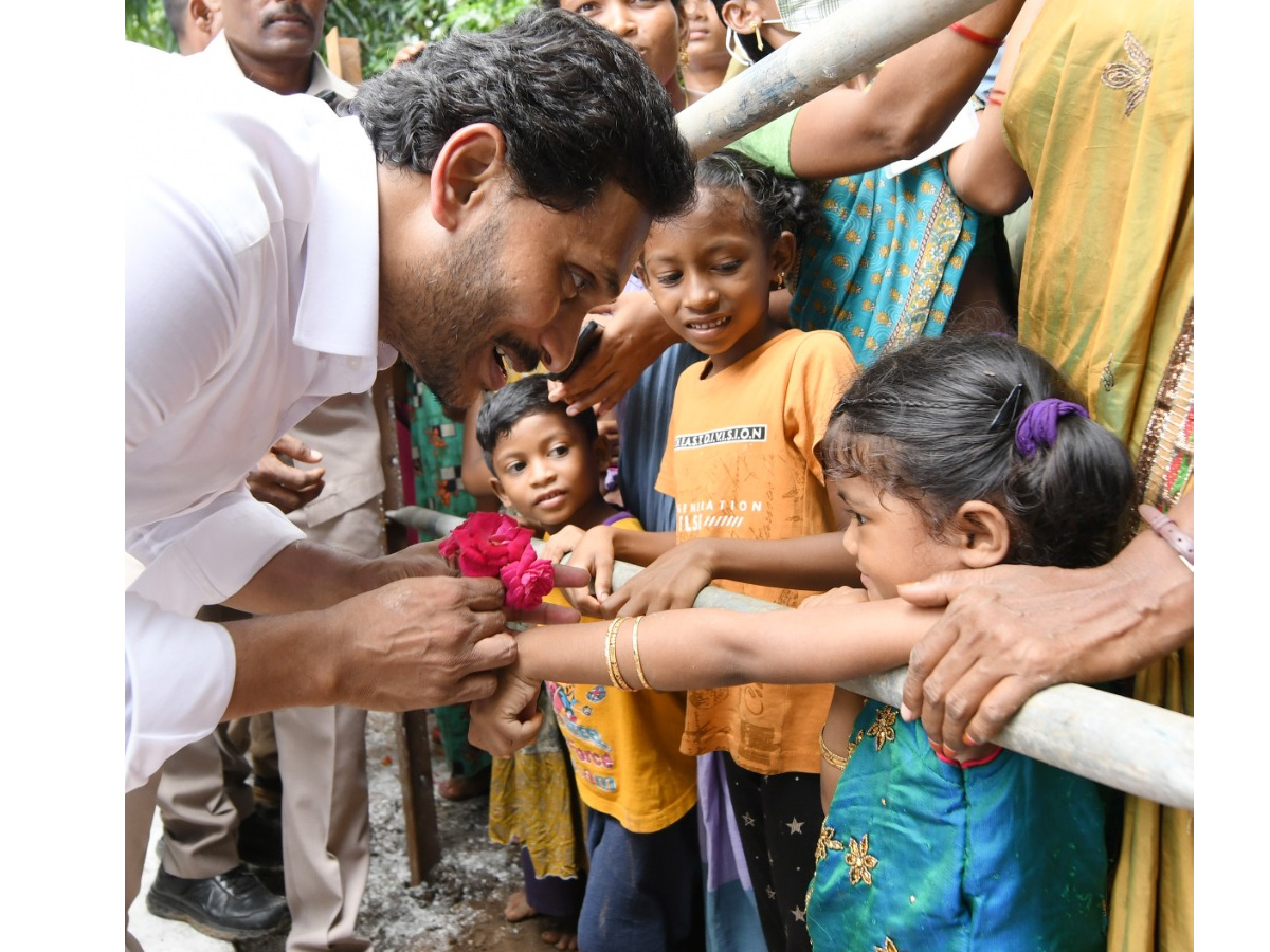 CM YS Jagan Tours Flood hit Villages Day 2 Photo Gallery - Sakshi63