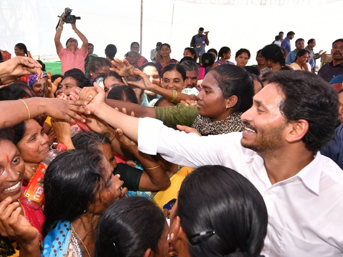 CM YS Jagan Tours Flood hit Villages Day 2 Photo Gallery - Sakshi10