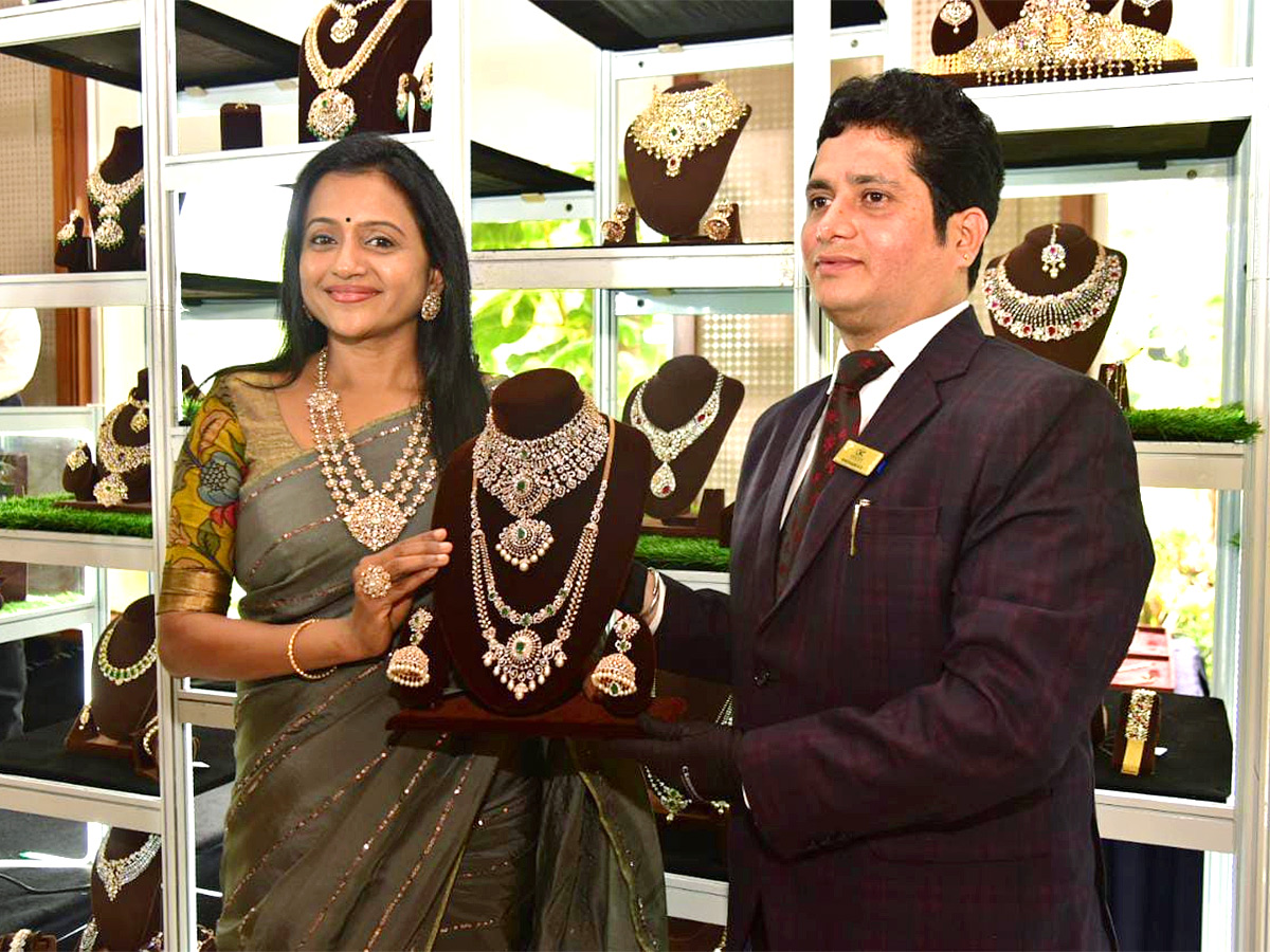 C Krishniah Chetty Group Of Jewellers Inaugurates Gold And Diamond Exhibition - Sakshi10