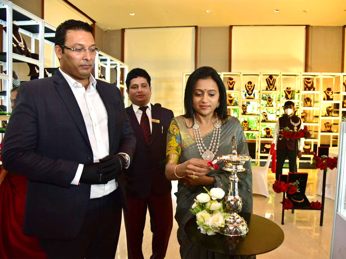 C Krishniah Chetty Group Of Jewellers Inaugurates Gold And Diamond Exhibition - Sakshi9