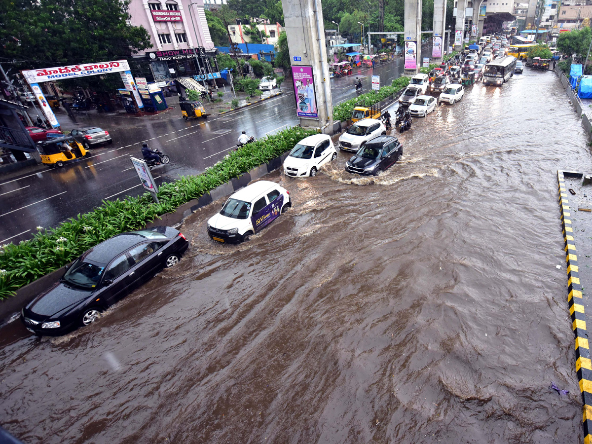 Heavy rainfall predicted in parts of Hyderabad Photo Gallery - Sakshi14