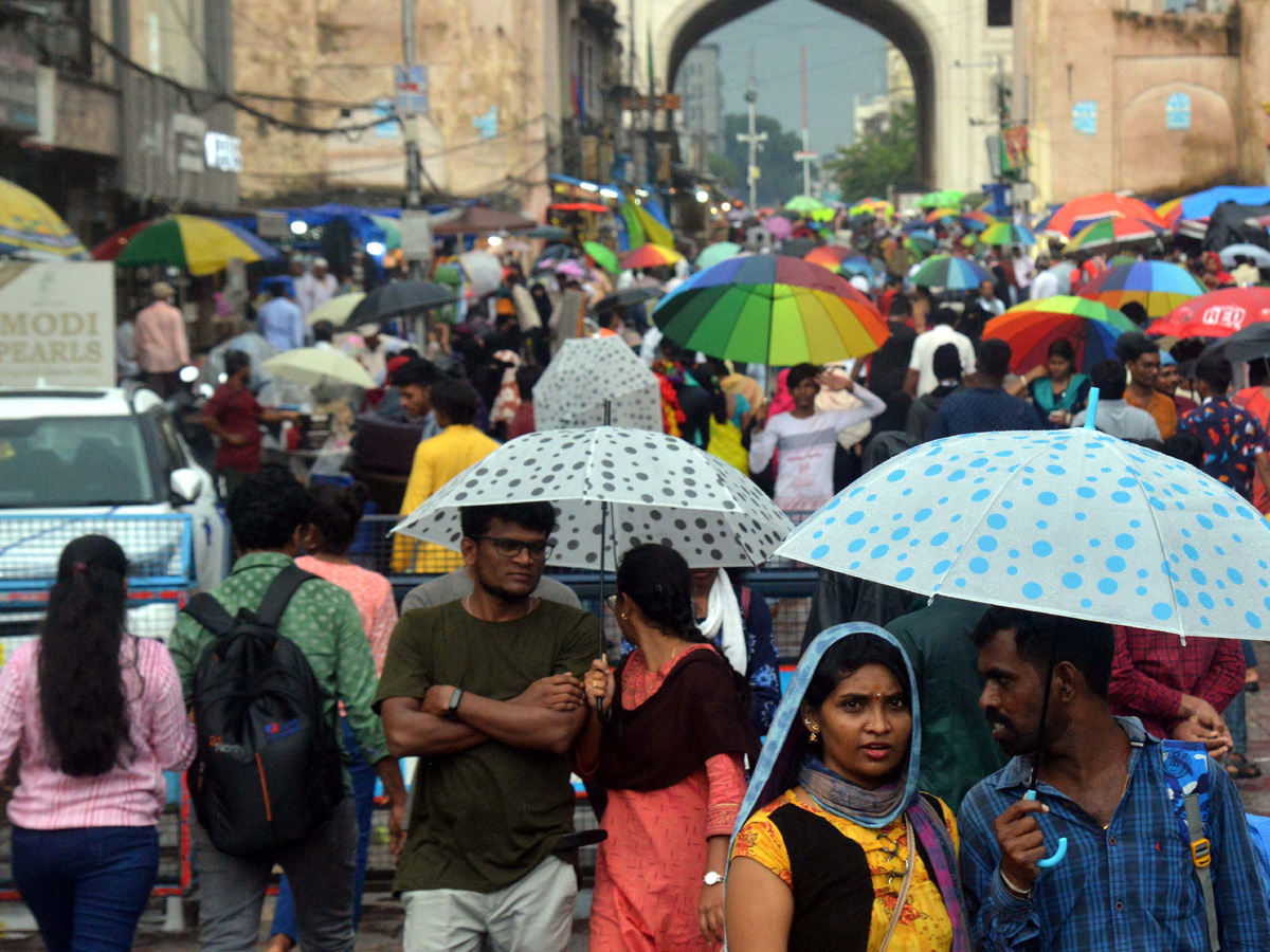 Heavy rainfall predicted in parts of Hyderabad Photo Gallery - Sakshi16