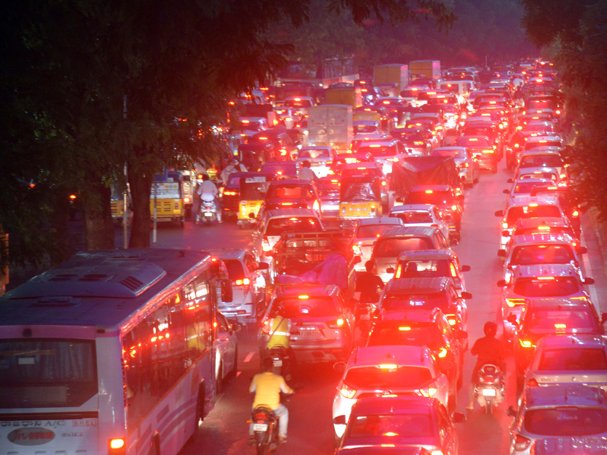 Heavy rainfall predicted in parts of Hyderabad Photo Gallery - Sakshi4