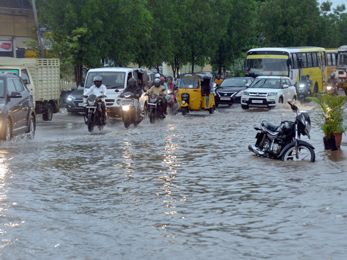 Heavy rainfall predicted in parts of Hyderabad Photo Gallery - Sakshi6