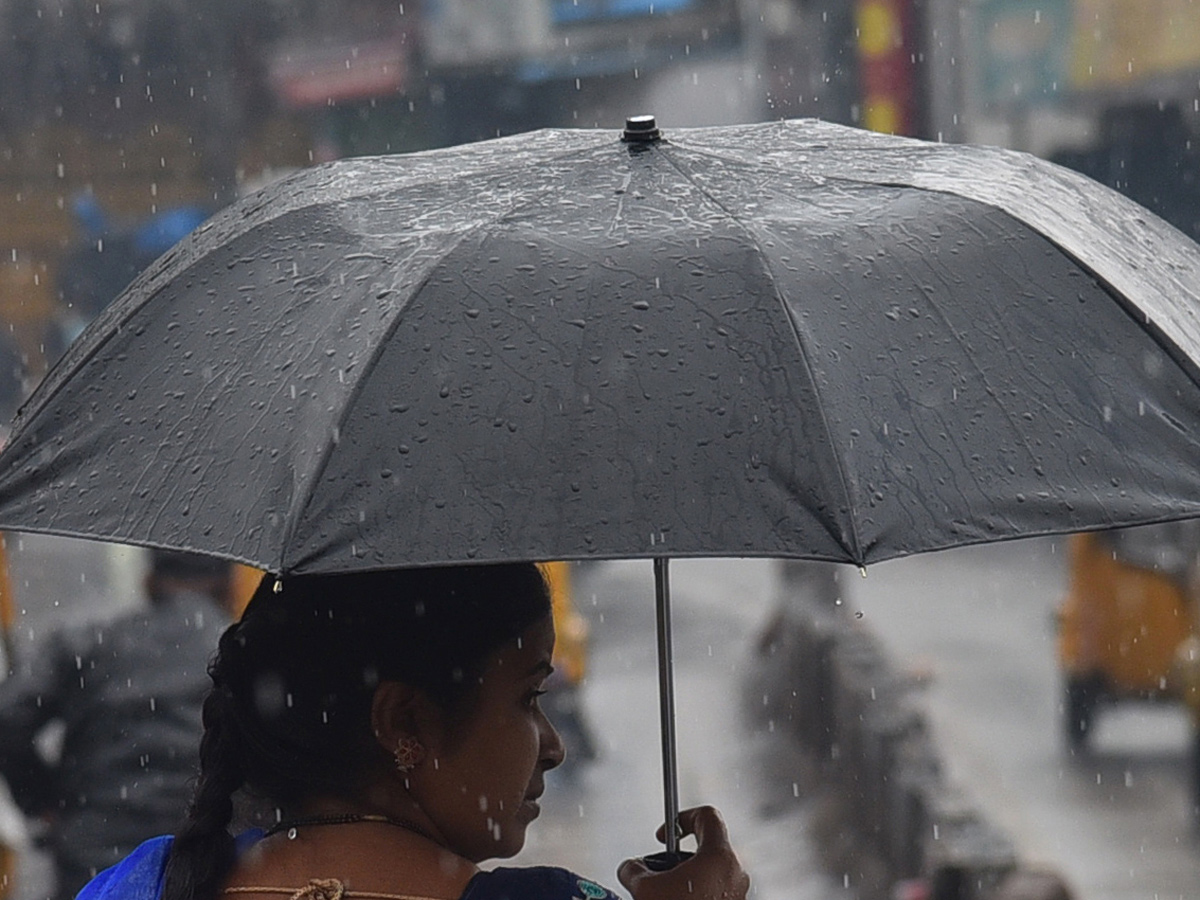 Heavy rainfall predicted in parts of Hyderabad Photo Gallery - Sakshi10