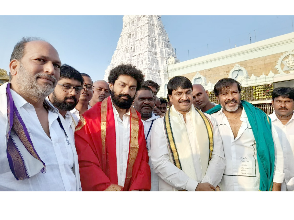 Nandamuri Kalyan Ram Visits Tirumala Tirupati Temple photo Gallery - Sakshi1