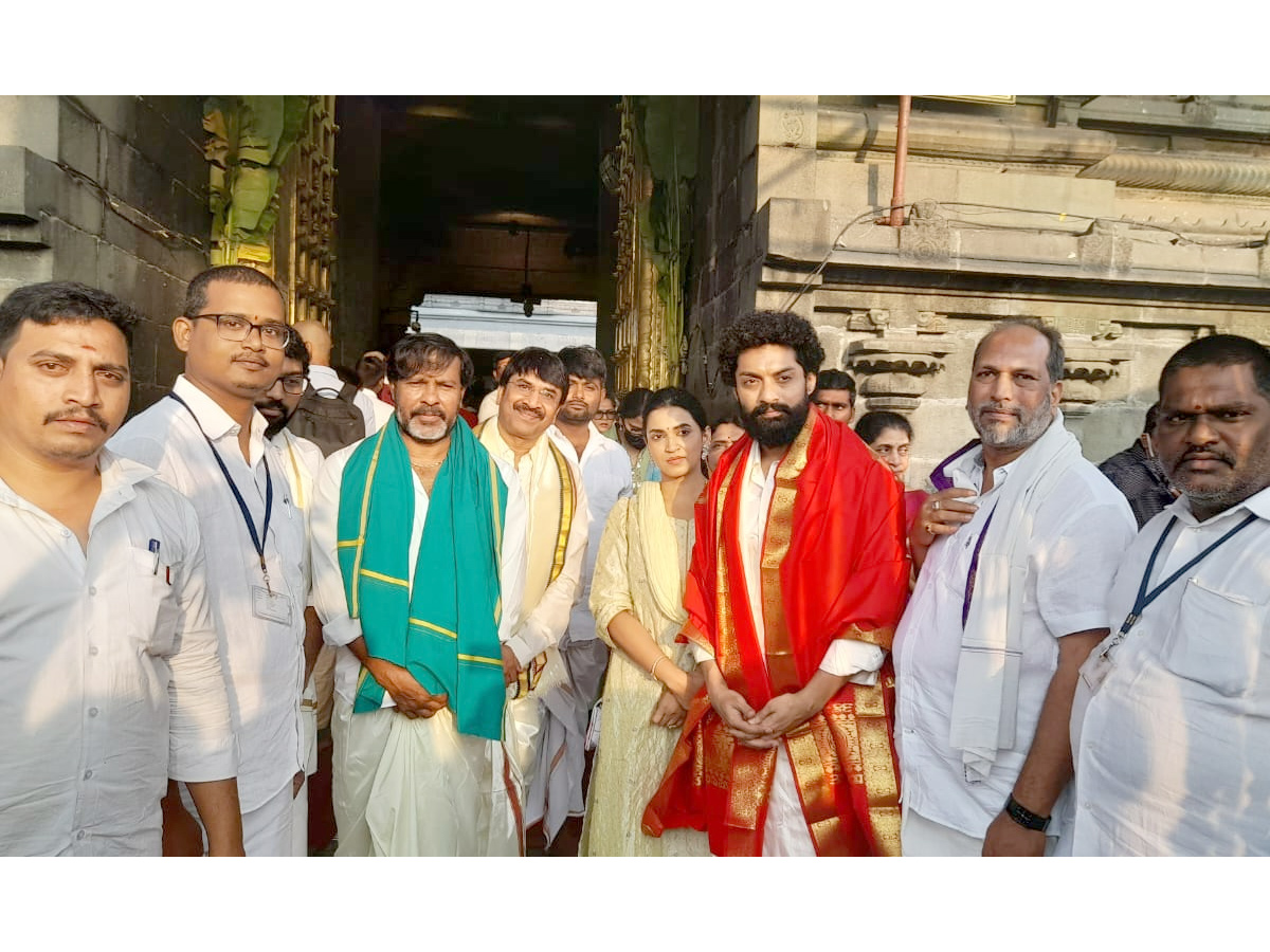 Nandamuri Kalyan Ram Visits Tirumala Tirupati Temple photo Gallery - Sakshi5