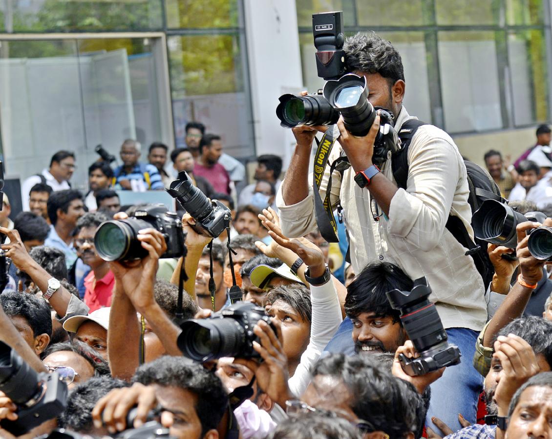 Photo Graphers One Click On Same Time Wonder Book Of Records Minister Roja - Sakshi3