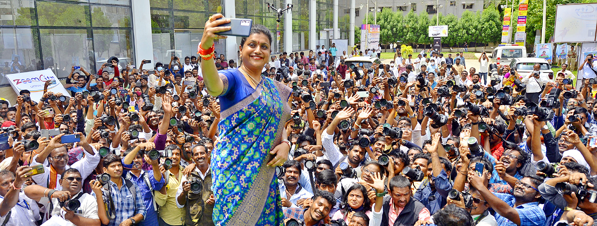 Photo Graphers One Click On Same Time Wonder Book Of Records Minister Roja - Sakshi13