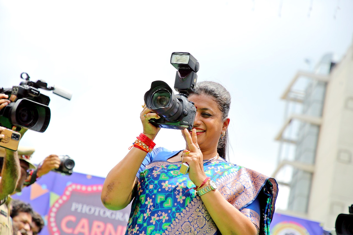 Photo Graphers One Click On Same Time Wonder Book Of Records Minister Roja - Sakshi16