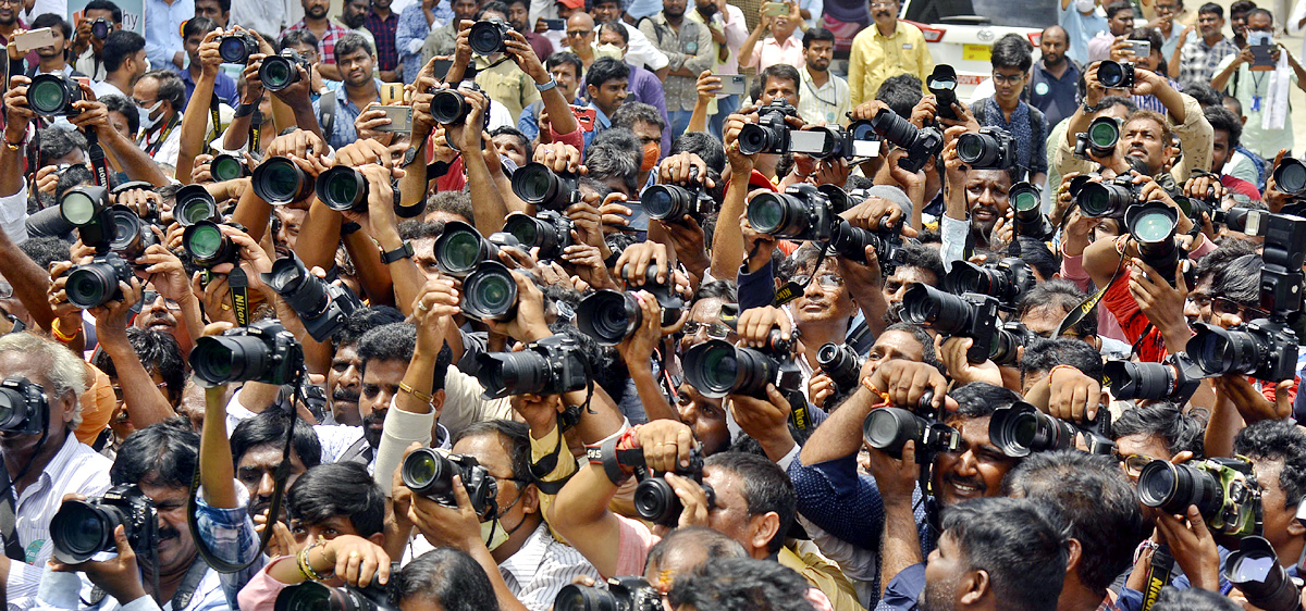 Photo Graphers One Click On Same Time Wonder Book Of Records Minister Roja - Sakshi4