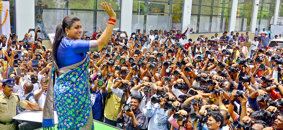 Photo Graphers One Click On Same Time Wonder Book Of Records Minister Roja - Sakshi10