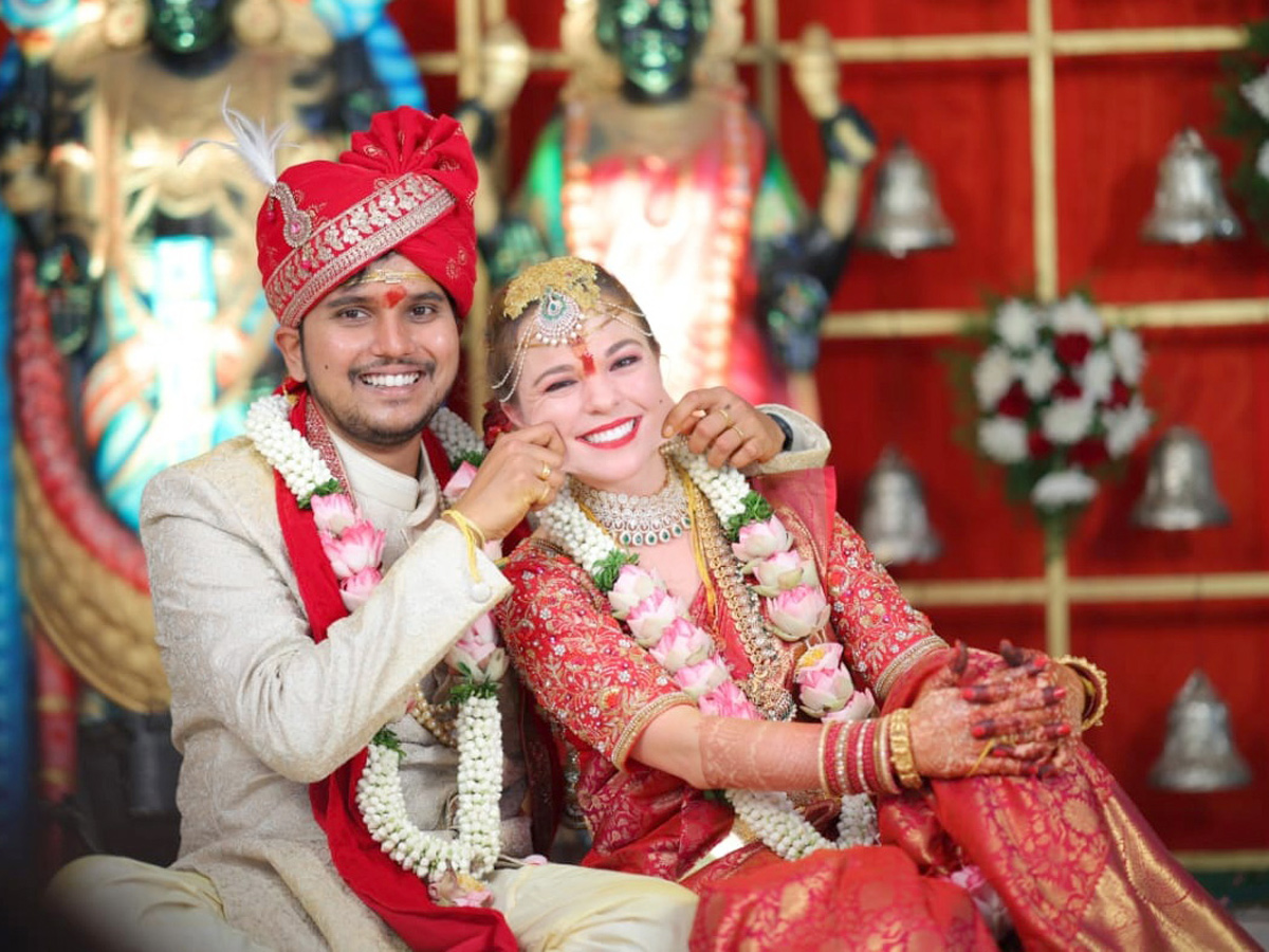 Telangana Boy Marries American Girl In Hanamkonda Photo Gallery - Sakshi1