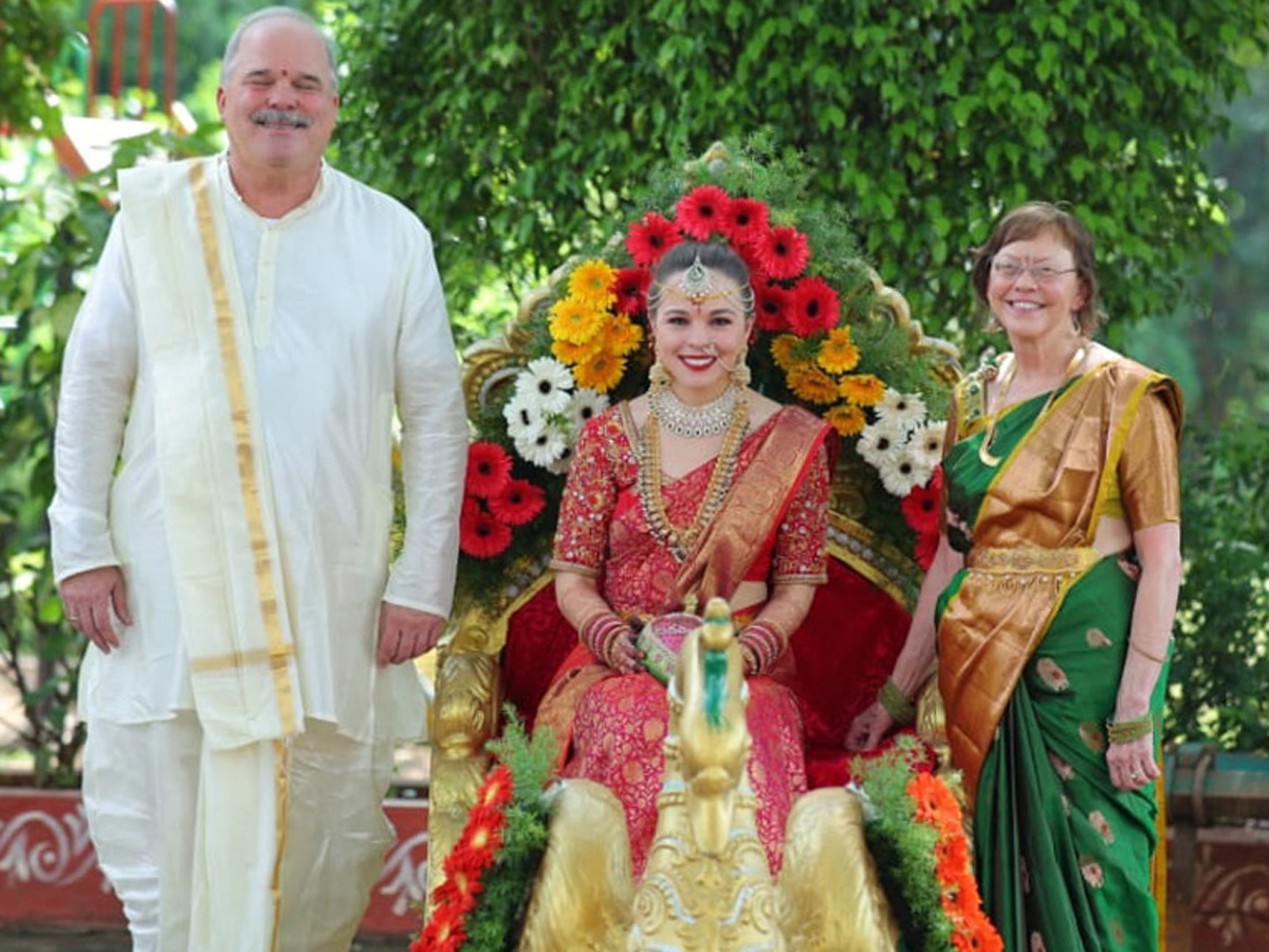 Telangana Boy Marries American Girl In Hanamkonda Photo Gallery - Sakshi4