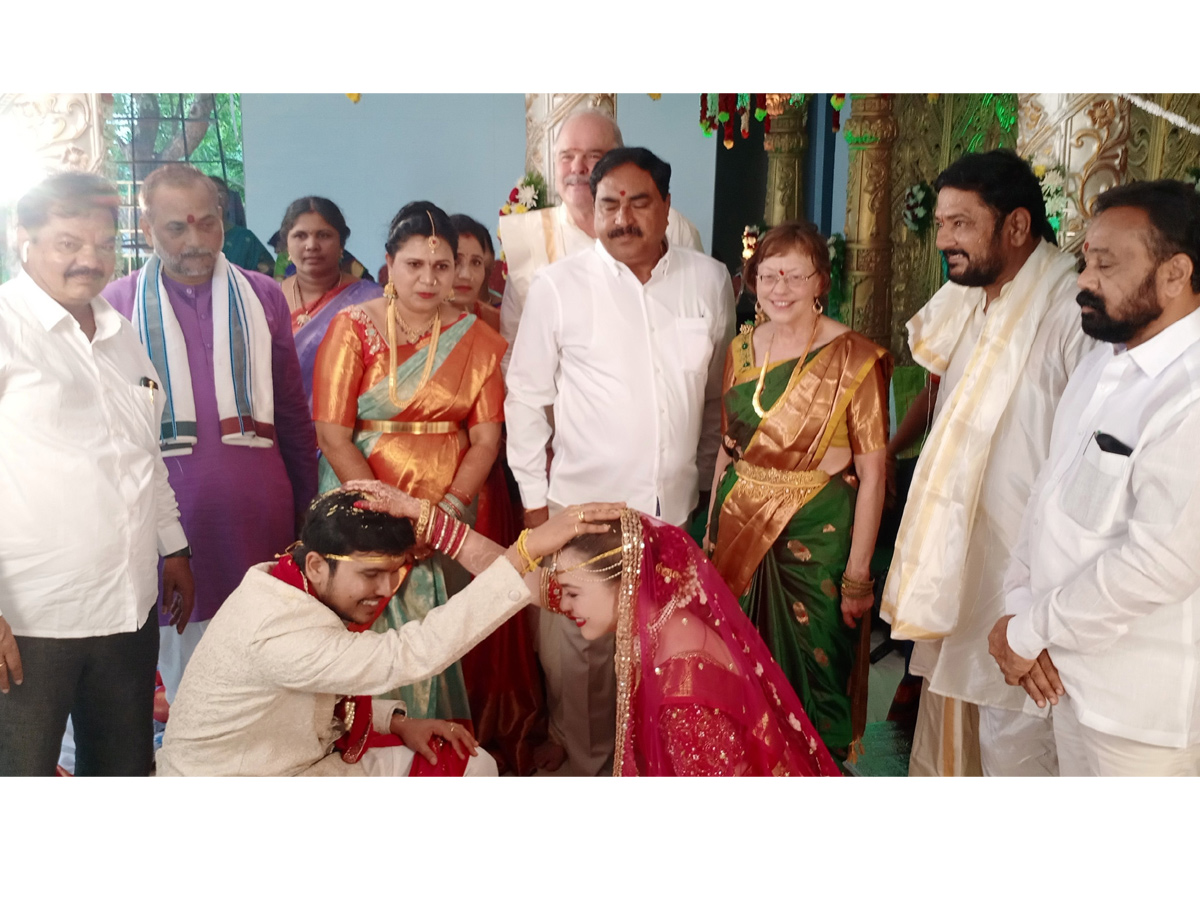 Telangana Boy Marries American Girl In Hanamkonda Photo Gallery - Sakshi7