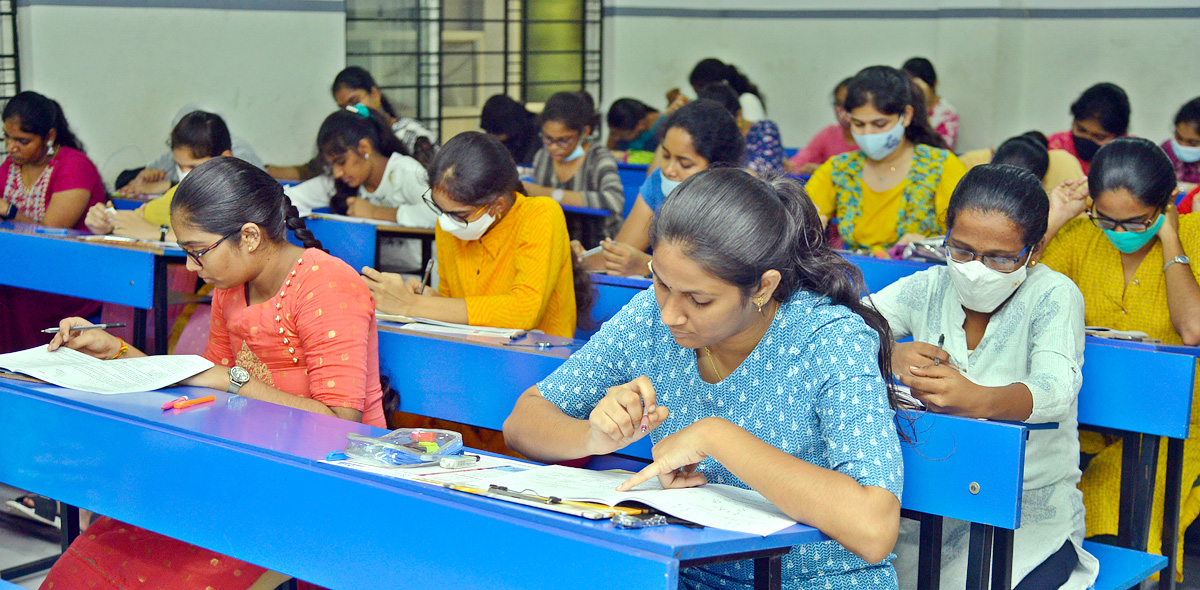 Sakshi NEET Mock Test In Andhra Pradesh - Sakshi21