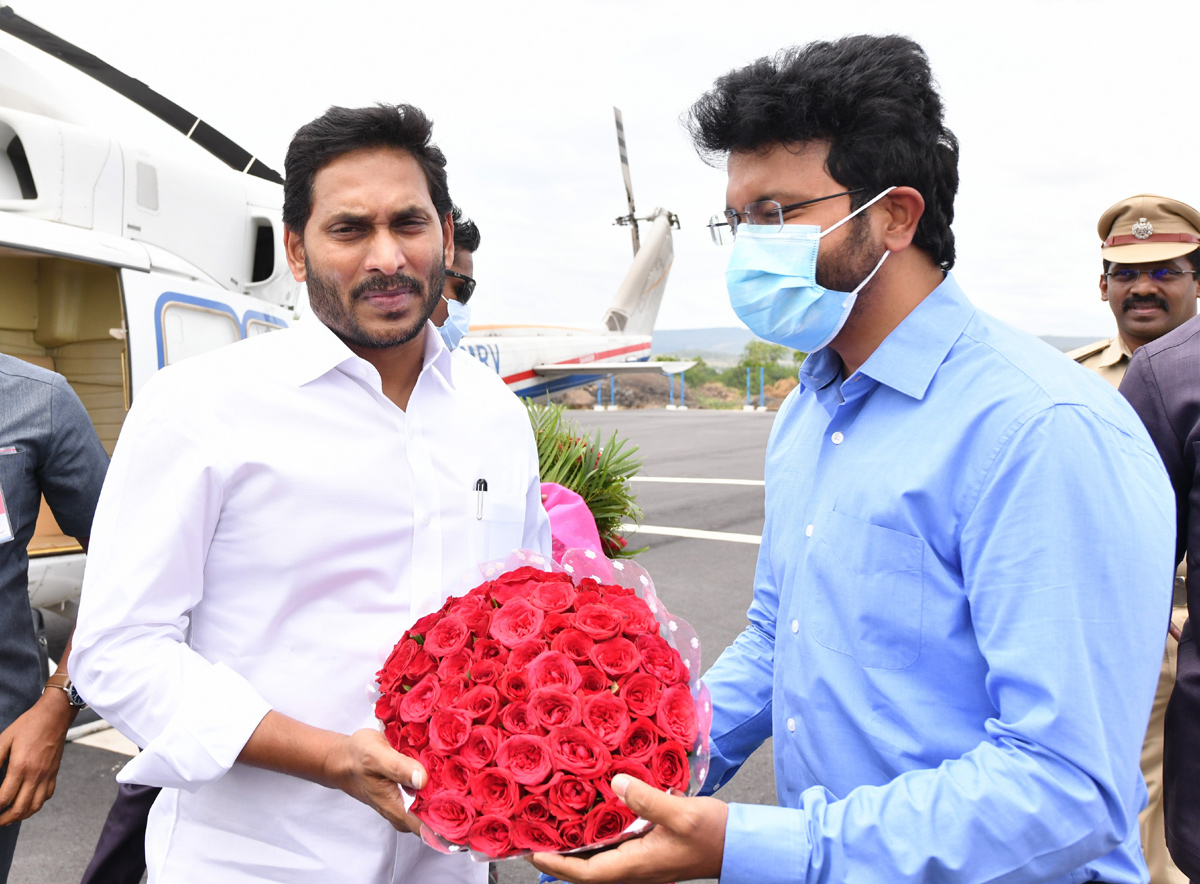 CM YS Jagan Mohan Reddy Tour in YSR District - Sakshi2