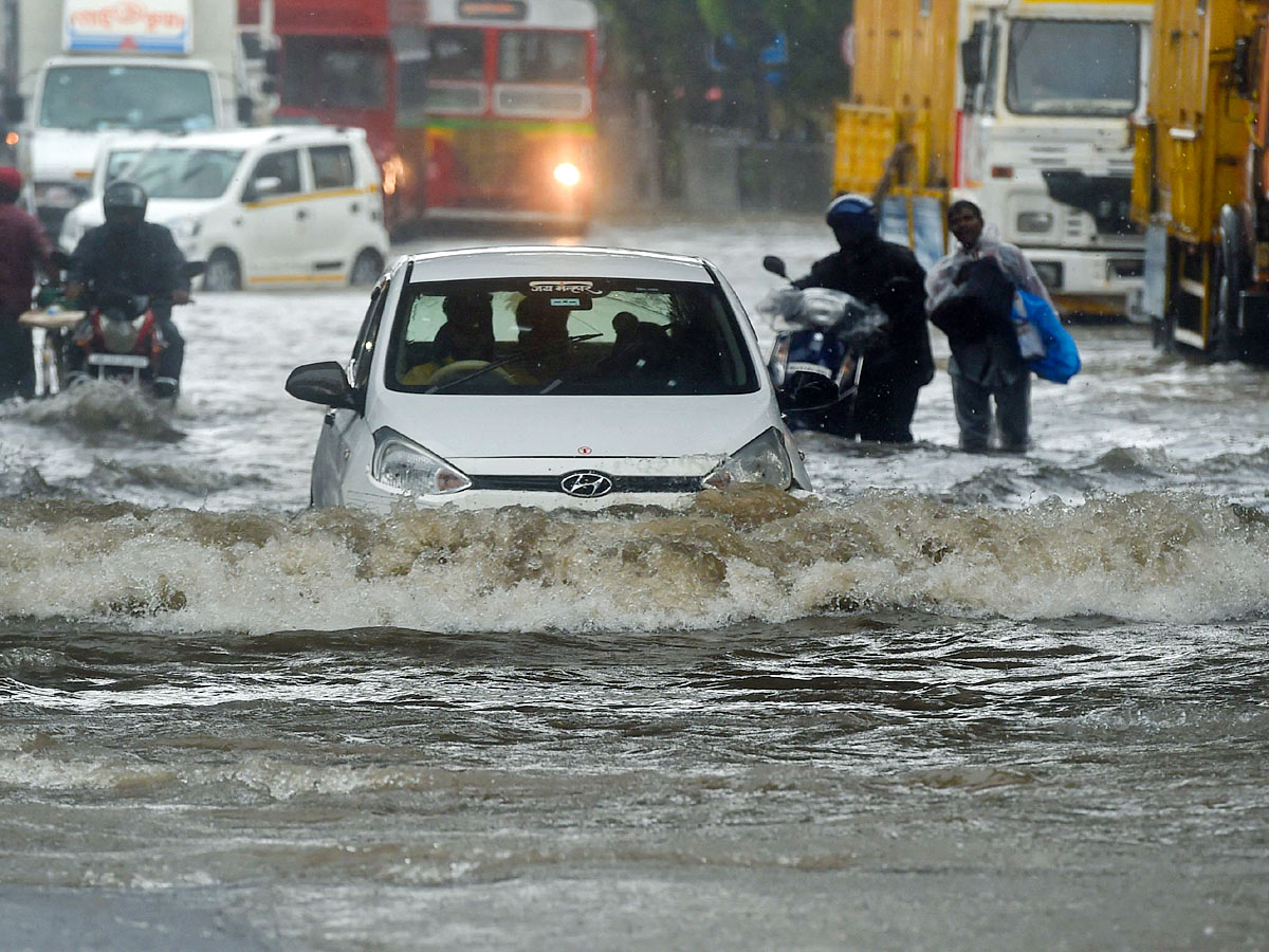 Heavy rains in Mumbai - Sakshi11