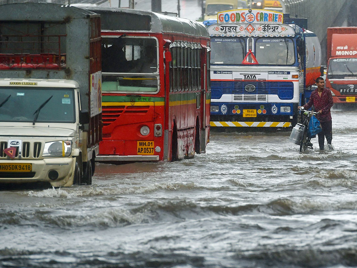 Heavy rains in Mumbai - Sakshi12