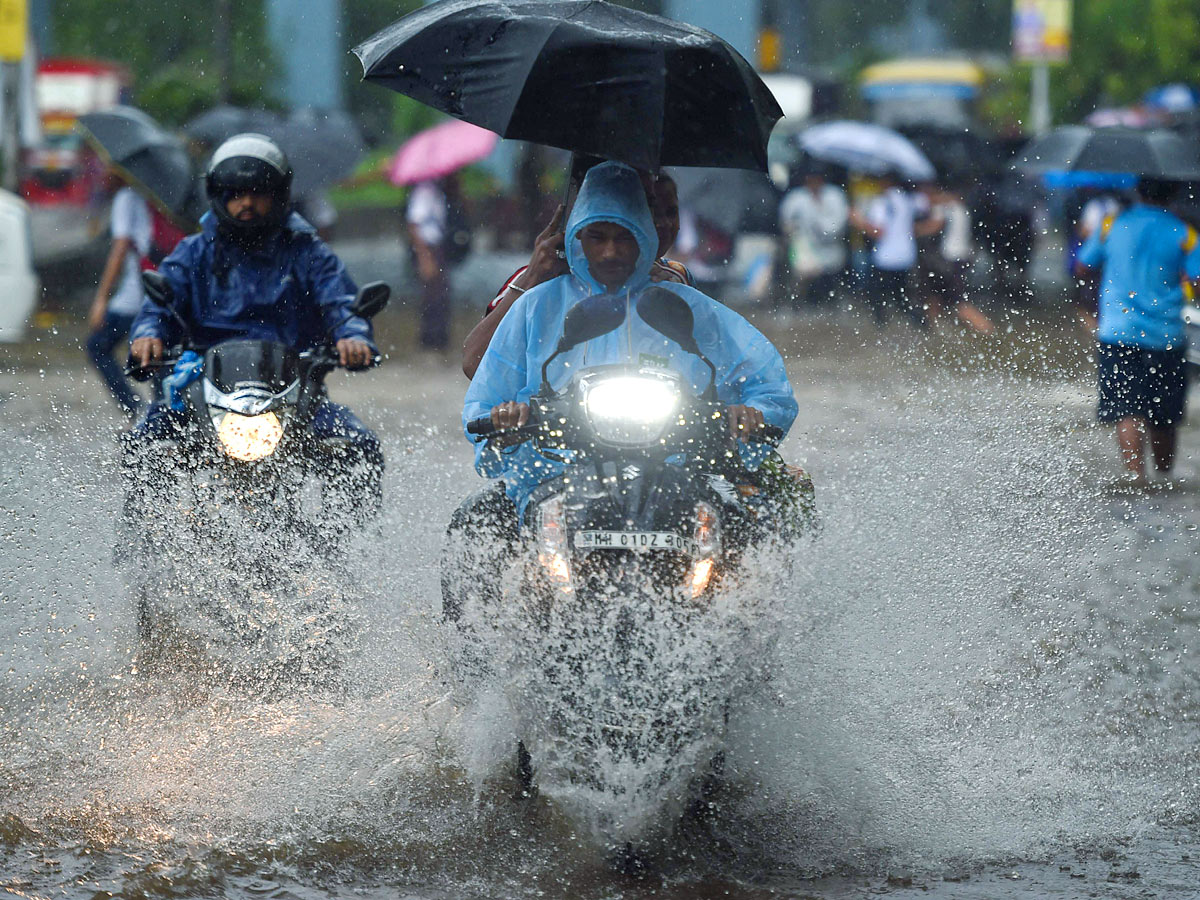 Heavy rains in Mumbai - Sakshi14