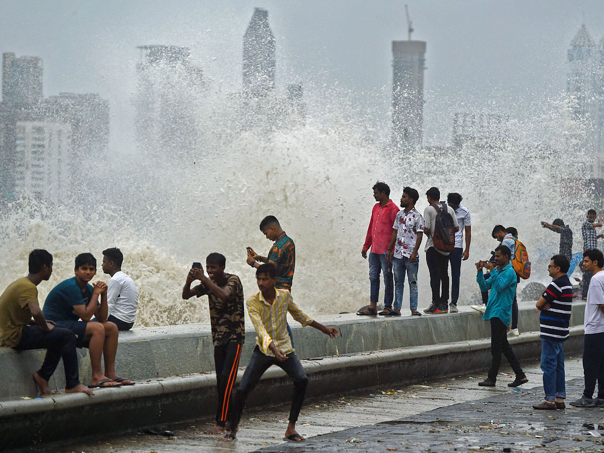 Heavy rains in Mumbai - Sakshi16