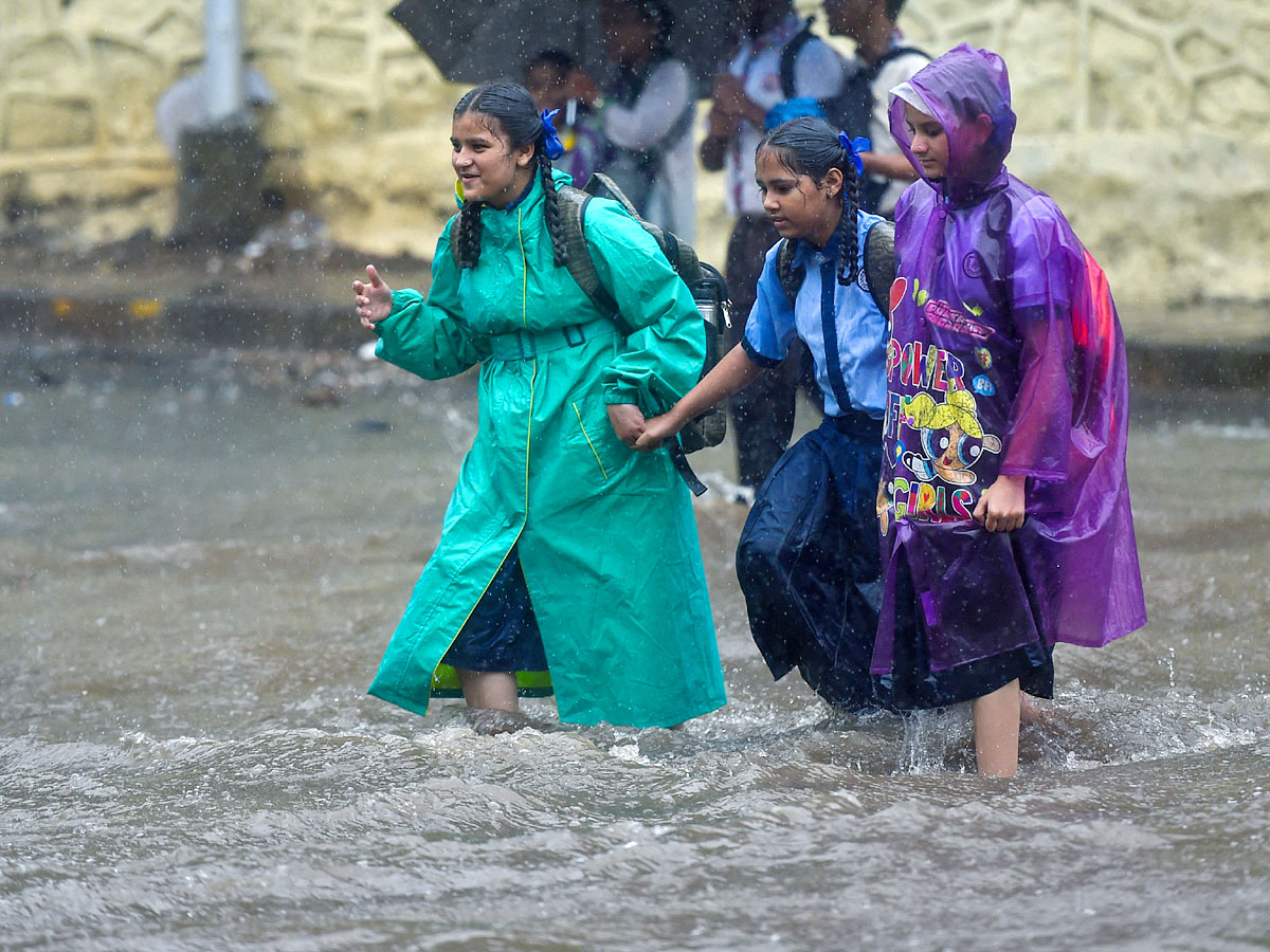 Heavy rains in Mumbai - Sakshi3