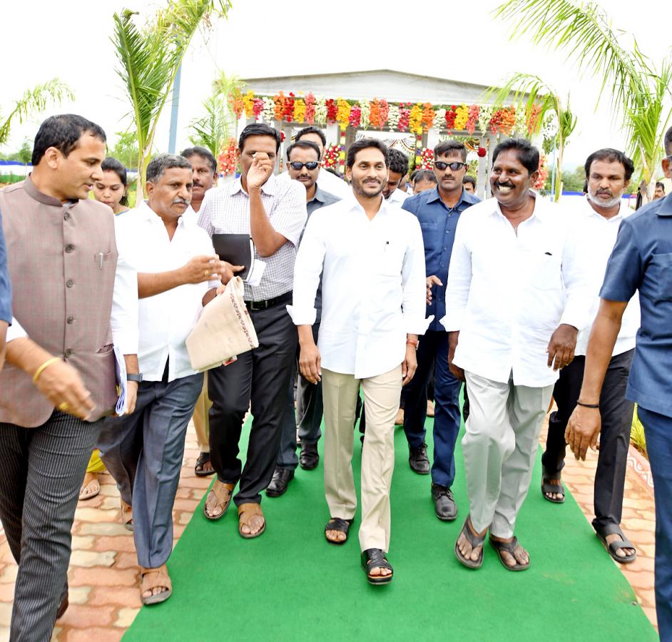 CM YS Jagan Mohan Reddy Tour in YSR District - Sakshi32