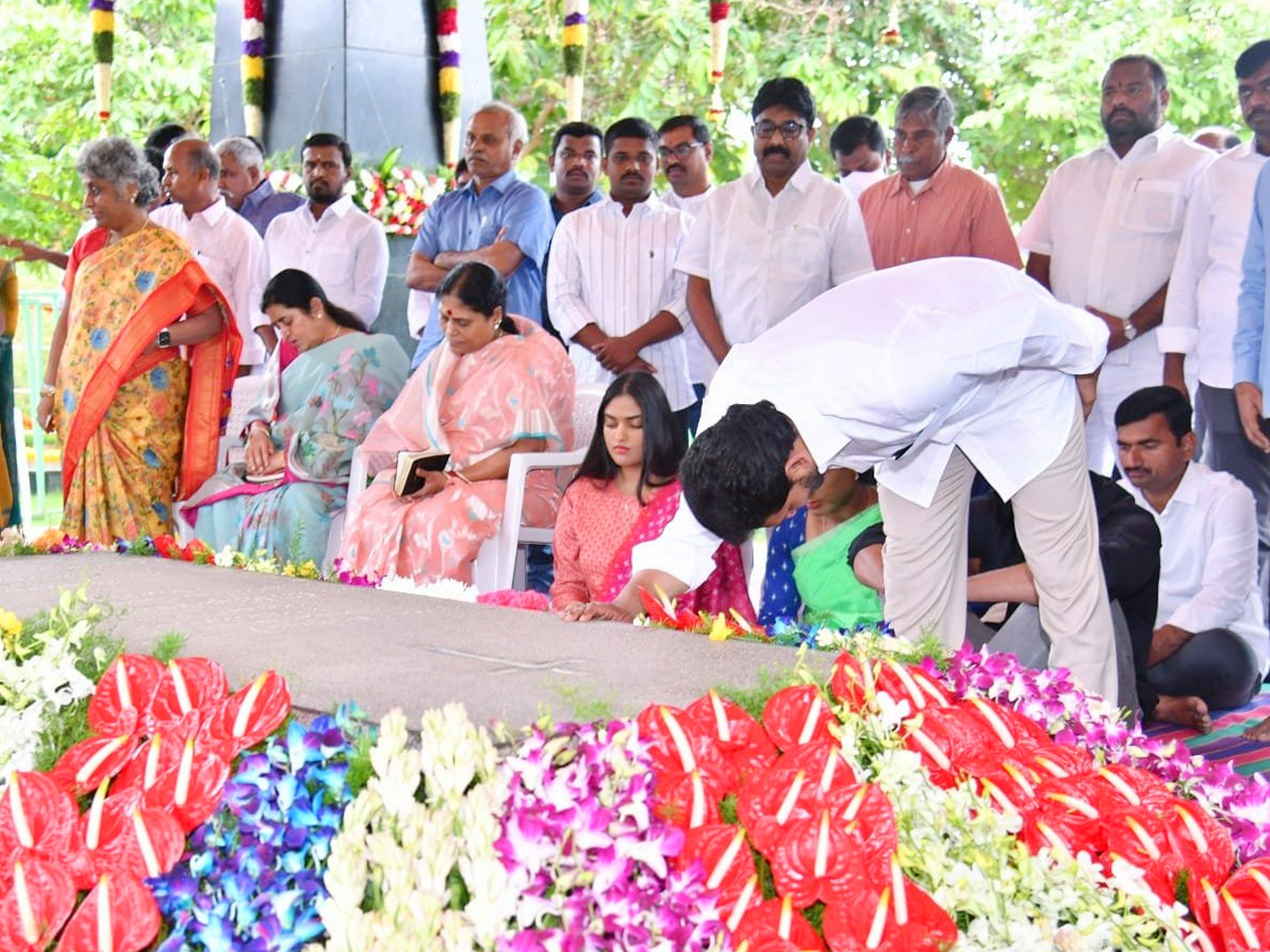 YSR Jayanthi 2022 CM YS Jagan and Family Members Pays Tributes - Sakshi2