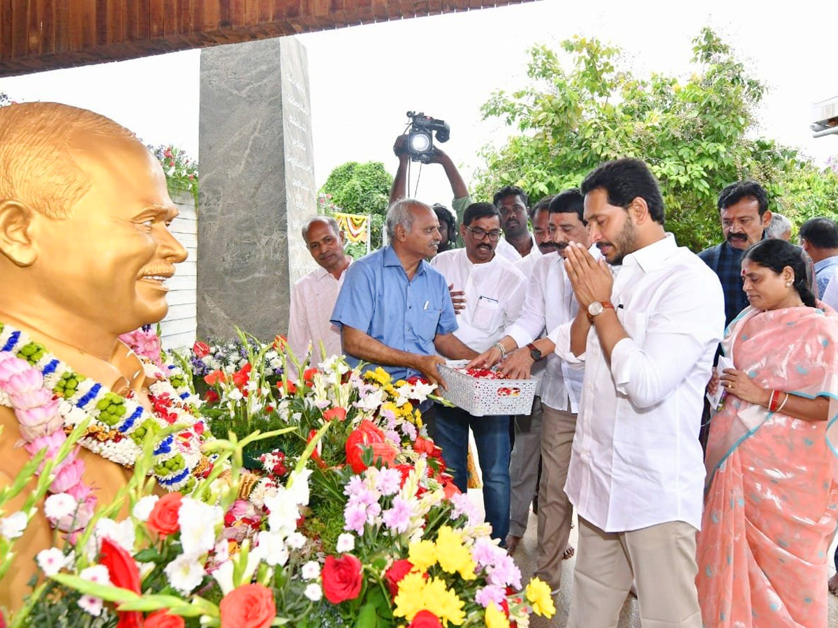 YSR Jayanthi 2022 CM YS Jagan and Family Members Pays Tributes - Sakshi3