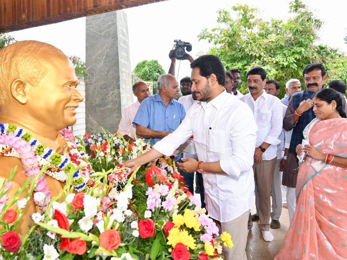 YSR Jayanthi 2022 CM YS Jagan and Family Members Pays Tributes - Sakshi5