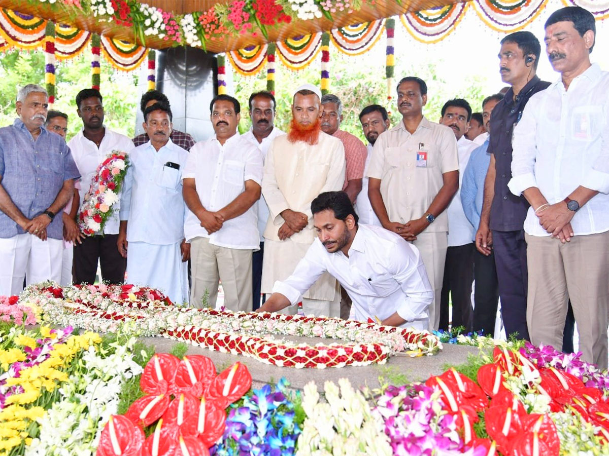 YSR Jayanthi 2022 CM YS Jagan and Family Members Pays Tributes - Sakshi7