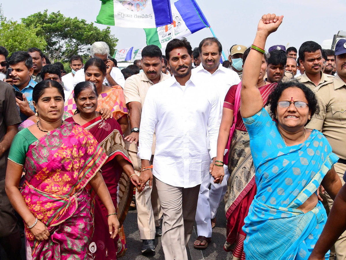 YSRCP Plenary 2022: YS Jagan Mohan Reddy Padayatra Highlights - Sakshi26