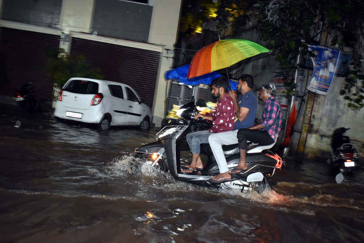 Heavy Rains In Hyderabad - Sakshi16