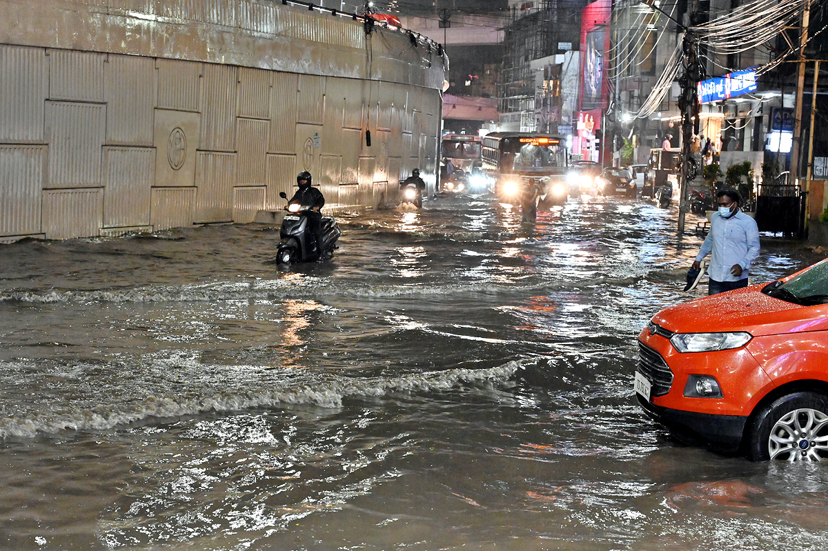 Heavy Rains In Hyderabad - Sakshi8