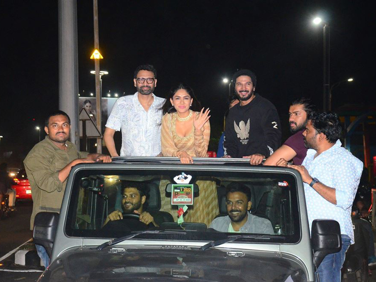 Sita Ramam Team Rally at Vizag and Vijayawada Photo Gallery - Sakshi12