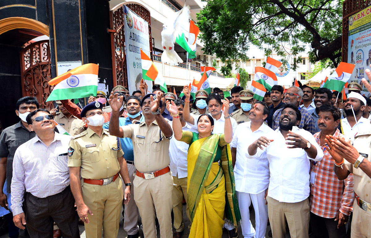 Vijayawada: Students Take Out Rally With Gaint National Flag - Sakshi8