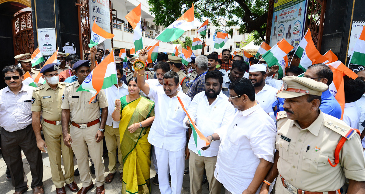 Vijayawada: Students Take Out Rally With Gaint National Flag - Sakshi9