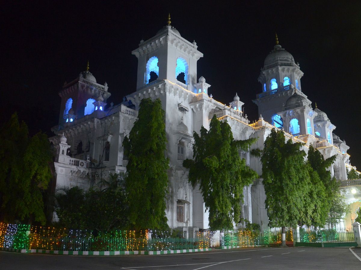 Landmarks across Telangana lits up in tricolour Photo Gallery - Sakshi14