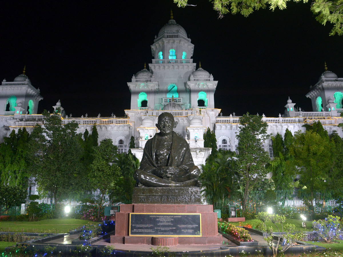 Landmarks across Telangana lits up in tricolour Photo Gallery - Sakshi15