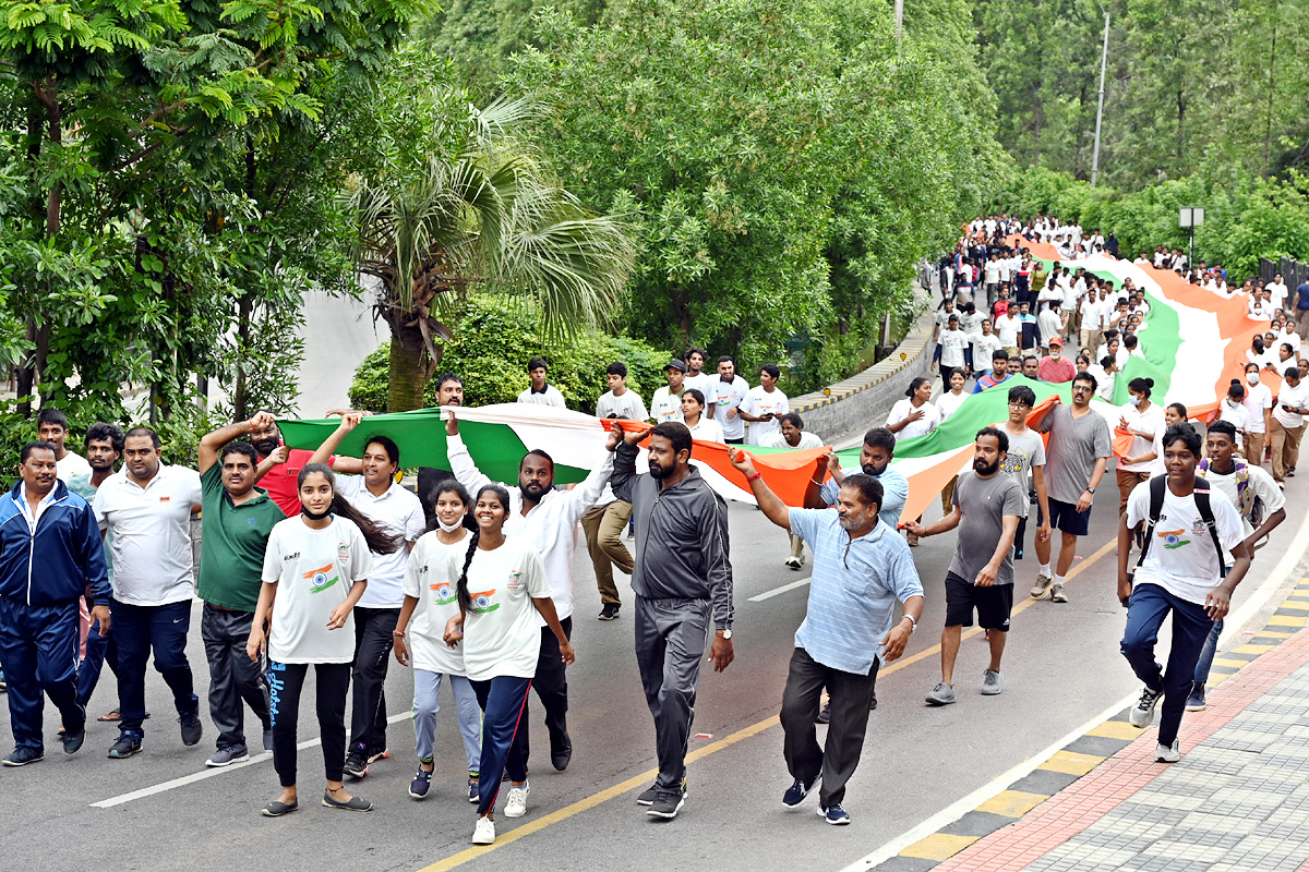 Thousands Take Part In 5K Freedom Run Across Telangana - Sakshi9