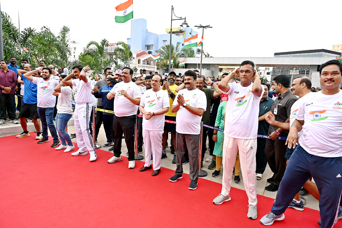 Thousands Take Part In 5K Freedom Run Across Telangana - Sakshi11