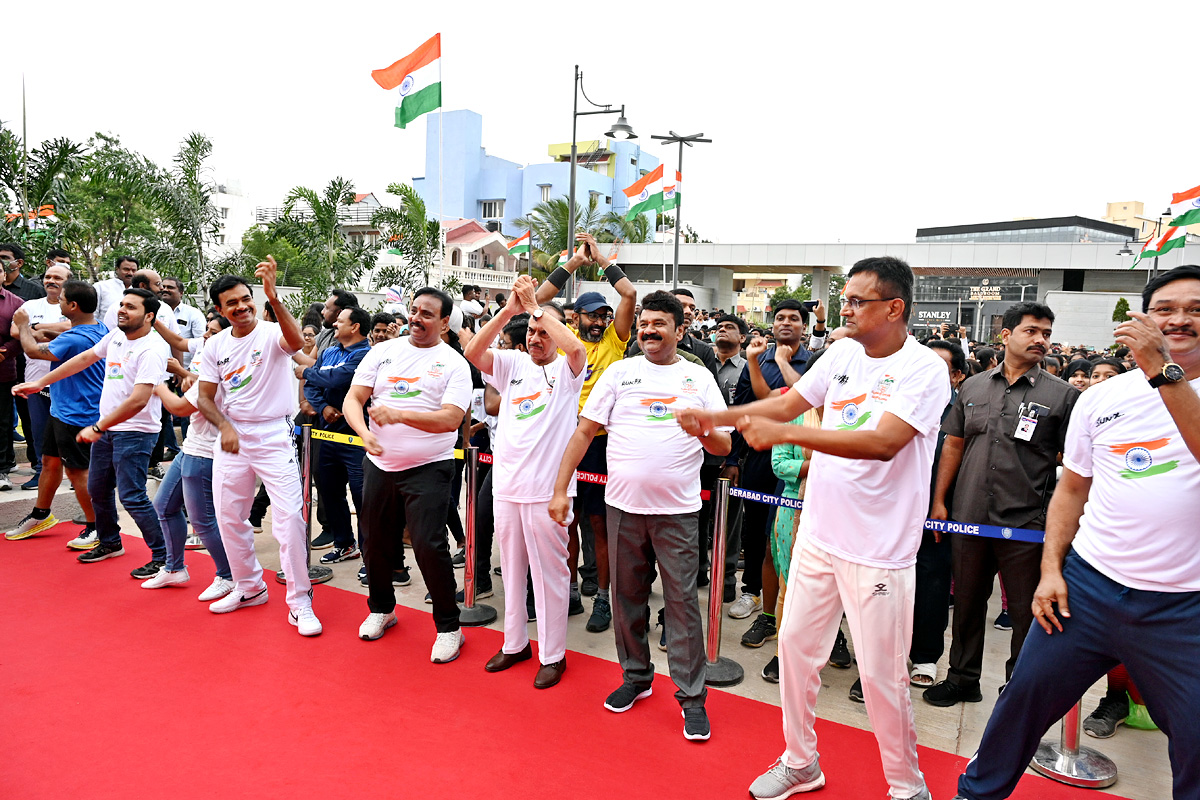 Thousands Take Part In 5K Freedom Run Across Telangana - Sakshi1