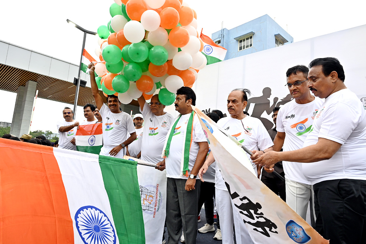 Thousands Take Part In 5K Freedom Run Across Telangana - Sakshi13