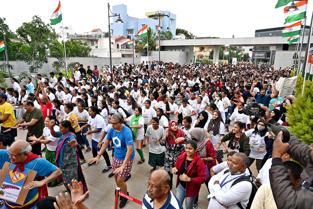 Thousands Take Part In 5K Freedom Run Across Telangana - Sakshi18