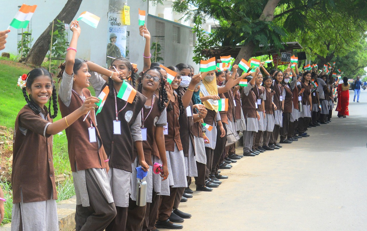 Vijayawada: School Students Rally With 400 Foot Long National Flag - Sakshi4